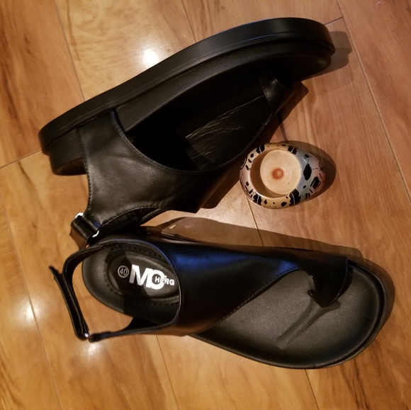 Sandals - Picture 3 of 4